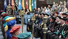 Volba rektora Masarykovy univerzity se uskuteční 18. dubna, zájem dosud projevilo přinejmenším pět kandidátů. Volba rektora Masarykovy univerzity se uskuteční 18. dubna, zájem dosud projevilo přinejmenším pět kandidátů.