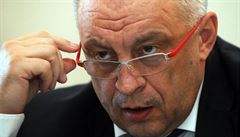 Generální ředitel Lesů ČR Svatopluk Sýkora potvrdil, že státní podnik stáhl od Key Investments téměř 70 milionů korun. Generální ředitel Lesů ČR Svatopluk Sýkora potvrdil, že státní podnik stáhl od Key Investments téměř 70 milionů korun.