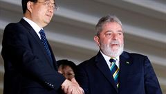 O obchodní spolupráci obou zemí jednal čínský prezident Chu Ťin-tchao (vlevo) se svým bývalým brazilským protějškem Luizem Ináciem Lulou da Silvou i 15. dubna 2010 během návštěvy Brazílie. O obchodní spolupráci obou zemí jednal čínský prezident Chu Ťin-tchao (vlevo) se svým bývalým brazilským protějškem Luizem Ináciem Lulou da Silvou i 15. dubna 2010 během návštěvy Brazílie.