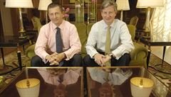 Praha zažila výkyvy v ziskovosti, ale v poslední době už se našim pobočkám ve střední Evropě daří lépe, konstatuje Malcolm Sweeting (na snímku vpravo s Vladem Petrusem, managing partnerem Clifford Chance v Praze). Praha zažila výkyvy v ziskovosti, ale v poslední době už se našim pobočkám ve střední Evropě daří lépe, konstatuje Malcolm Sweeting (na snímku vpravo s Vladem Petrusem, managing partnerem Clifford Chance v Praze).