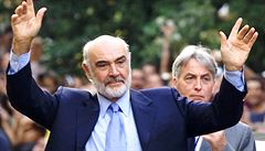 Daňové pobídky ve spojení s atraktivními lokacemi a know-how českých filmařů snad přivedou zpět velké produkce. Na snímku Sean Connery během natáčení Ligy výjimečných roku 2003. Daňové pobídky ve spojení s atraktivními lokacemi a know-how českých filmařů snad přivedou zpět velké produkce. Na snímku Sean Connery během natáčení Ligy výjimečných roku 2003.