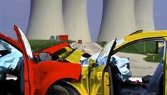 Dle statistiky zemřete pravděpodobněji při automobilové nehodě než při jaderné havárii. Dle statistiky zemřete pravděpodobněji při automobilové nehodě než při jaderné havárii.