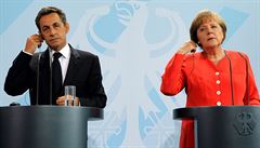 Kancléřka Angela Merkelová je schopná napůl veřejně uznat, že Francie a Německo poskytují Řecku prostředky svých daňových poplatníků na splácení úvěrů německým a francouzským bankám. Francouzský prezident Nicolas Sarkozy však mlčí. Kancléřka Angela Merkelová je schopná napůl veřejně uznat, že Francie a Německo poskytují Řecku prostředky svých daňových poplatníků na splácení úvěrů německým a francouzským bankám. Francouzský prezident Nicolas Sarkozy však mlčí.
