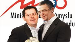 It appears the Czech industry and trade ministry is making great efforts — including circumventing EU regulations — to ensure the partnership between Karel Komárek’s (left) MND and Gazprom Export, headed by Alexander Lebedev (right), prospers It appears the Czech industry and trade ministry is making great efforts — including circumventing EU regulations — to ensure the partnership between Karel Komárek’s (left) MND and Gazprom Export, headed by Alexander Lebedev (right), prospers