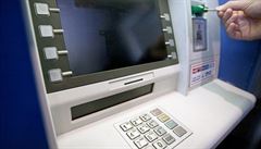 Patrným trendem v oblasti elektronických útoků je nárůst počtu krádeží a následné zneužívání elektronických identit. Patrným trendem v oblasti elektronických útoků je nárůst počtu krádeží a následné zneužívání elektronických identit.