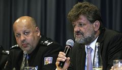 Změny, které chystá na doporučení expertní komise ministr vnitra Jan Kubice (vpravo), se dotknou hlavně bezprostředních podřízených policejního prezidenta Petra Lessyho. Změny, které chystá na doporučení expertní komise ministr vnitra Jan Kubice (vpravo), se dotknou hlavně bezprostředních podřízených policejního prezidenta Petra Lessyho.