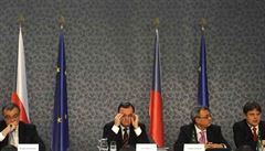 The government’s economic advisory council NERV gave no reason for cheer at it’s session on Tuesday, attended by FM Miroslav Kalousek (far left) and PM Petr Nečas (center). NERV member and economist, Vladimír Dlouhý, (center right), placed part of the bl The government’s economic advisory council NERV gave no reason for cheer at it’s session on Tuesday, attended by FM Miroslav Kalousek (far left) and PM Petr Nečas (center). NERV member and economist, Vladimír Dlouhý, (center right), placed part of the bl