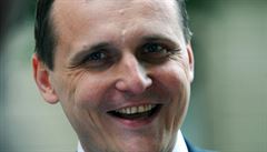 „Pravděpodobně to bylo tak, že jsem svému řidiči řekl, aby se spojil s mým bratrem, nebo s jeho lidmi a vyzvedl si velkou obálku s menšími obálkami,“ popisoval Bárta policii způsob, jak zajišťoval poslancům údajné půjčky. „Pravděpodobně to bylo tak, že jsem svému řidiči řekl, aby se spojil s mým bratrem, nebo s jeho lidmi a vyzvedl si velkou obálku s menšími obálkami,“ popisoval Bárta policii způsob, jak zajišťoval poslancům údajné půjčky.