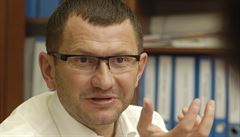 „Abychom předešli pochybnostem, spojili jsme mechanické losování s elektronickým,“ říká Pavel Robek. „Abychom předešli pochybnostem, spojili jsme mechanické losování s elektronickým,“ říká Pavel Robek.
