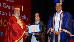Největší světová univerzita, Indira Gandhi National Open University (IGNOU), má 21 fakult a desítky místních poboček. Největší světová univerzita, Indira Gandhi National Open University (IGNOU), má 21 fakult a desítky místních poboček.