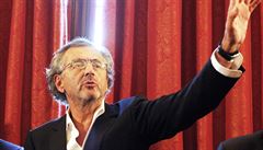 Známá postava veřejného života, Francouz Bernard-Henri Lévy, si na každém fóru bez vyzvání bere slovo. Plamennými slovy a nadsazenými přívlastky v nepřetržitém stavu uměle navozené hysterie tepe přítomnost. Když není za co, něco vymyslí. Známá postava veřejného života, Francouz Bernard-Henri Lévy, si na každém fóru bez vyzvání bere slovo. Plamennými slovy a nadsazenými přívlastky v nepřetržitém stavu uměle navozené hysterie tepe přítomnost. Když není za co, něco vymyslí.