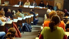 V průběhu Týdne neklidu debatovali na ČVUT se studenty prorektor UK Stanislav Štech a také ČVUT Vojtěch Petráček, sekundoval jim v černém svetru i ostravský sociolog Jan Keller. V průběhu Týdne neklidu debatovali na ČVUT se studenty prorektor UK Stanislav Štech a také ČVUT Vojtěch Petráček, sekundoval jim v černém svetru i ostravský sociolog Jan Keller.