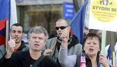 Holešovská výzva vznikla nenápadně na konci loňského roku. Prozatím má podobu demonstrací s někdy až několikatisícovou účastí, jež se počínaje 15. březnem opakovaně konají v Praze a dalších městech republiky. Holešovská výzva vznikla nenápadně na konci loňského roku. Prozatím má podobu demonstrací s někdy až několikatisícovou účastí, jež se počínaje 15. březnem opakovaně konají v Praze a dalších městech republiky.