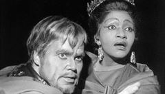 Podle Daniela Barenboima byl Dietrich Fischer-Dieskau přímo revoluční interpret. (Na archivním snímku z roku 1963 v Salcburku s americkou zpěvačkou Grace Bumbryovou ve Verdiho opeře Macbeth.) Podle Daniela Barenboima byl Dietrich Fischer-Dieskau přímo revoluční interpret. (Na archivním snímku z roku 1963 v Salcburku s americkou zpěvačkou Grace Bumbryovou ve Verdiho opeře Macbeth.)