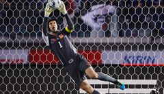 Petr Čech by měl být hlavní oporou české reprezentace na mistrovství Evropy v Polsku a na Ukrajině. Petr Čech by měl být hlavní oporou české reprezentace na mistrovství Evropy v Polsku a na Ukrajině.