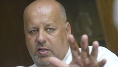 „Slovy soudce Šotta, spravedlnost se nesmí zastavit před branou politiky!“ říká policejní prezident Petr Lessy. „Slovy soudce Šotta, spravedlnost se nesmí zastavit před branou politiky!“ říká policejní prezident Petr Lessy.