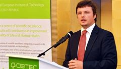 Ředitel Tomáš Hruda při představování výzkumného střediska CEITEC, které vzniká v Brně. Ředitel Tomáš Hruda při představování výzkumného střediska CEITEC, které vzniká v Brně.