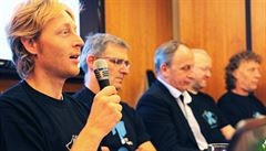 Tisková konference Nadačního fondu proti korupci dne 4. října 2012. Tisková konference Nadačního fondu proti korupci dne 4. října 2012.