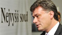 Ministr spravedlnosti Pavel Blažek (ODS) nemá v úmyslu kárnými žalobami na soudce plýtvat. Ministr spravedlnosti Pavel Blažek (ODS) nemá v úmyslu kárnými žalobami na soudce plýtvat.