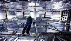 Bez evropských investic do vědy by nemohly vzniknout například experimenty typu ATLAS, jež probíhají v ženevském centru jaderného výzkumu CERN a posouvají dál nejen vědu, ale i průmysl. Bez evropských investic do vědy by nemohly vzniknout například experimenty typu ATLAS, jež probíhají v ženevském centru jaderného výzkumu CERN a posouvají dál nejen vědu, ale i průmysl.