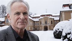 Ředitel příspěvkové organizace Zámek Štiřín Václav Hrubý se domnívá, že částka 329 milionů korun je asi desetkrát nižší, než by mohl stát získat. Ředitel příspěvkové organizace Zámek Štiřín Václav Hrubý se domnívá, že částka 329 milionů korun je asi desetkrát nižší, než by mohl stát získat.