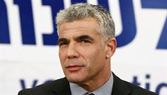 Bývalý herec se stříbrnou hřívou: Jair Lapid. Bývalý herec se stříbrnou hřívou: Jair Lapid.