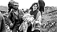 Masakr ve městě Chodžaly se odehrál 25. až 26. února 1992 během ázerbájdžánsko-arménské války o Náhorní Karabach. Uvádí se, že jej provedly arménské ozbrojené jednotky společně s ruskými a zahynulo při něm 613 Ázerů včetně žen a dětí. Masakr ve městě Chodžaly se odehrál 25. až 26. února 1992 během ázerbájdžánsko-arménské války o Náhorní Karabach. Uvádí se, že jej provedly arménské ozbrojené jednotky společně s ruskými a zahynulo při něm 613 Ázerů včetně žen a dětí.