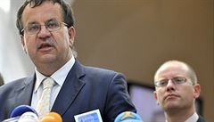 Předseda ČSSD Bohuslav Sobotka se aktuálně zabývá obměnou stínové vlády. Její finální podobu by měl dle svých slov dokončit v horizontu několika týdnů. Dotknou se změny stínového ministra financí? Předseda ČSSD Bohuslav Sobotka se aktuálně zabývá obměnou stínové vlády. Její finální podobu by měl dle svých slov dokončit v horizontu několika týdnů. Dotknou se změny stínového ministra financí?