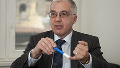 „Česká exportní banka je tady od toho, aby financovala export, který jde nad rámec běžných rizikových limitů komerčních bank,“ vysvětluje její šéf Jiří Klumpar. „Česká exportní banka je tady od toho, aby financovala export, který jde nad rámec běžných rizikových limitů komerčních bank,“ vysvětluje její šéf Jiří Klumpar.