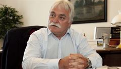 „Ministerstvo průmyslu a obchodu by se mělo přejmenovat na ministerstvo hospodářství a stát se nositelem všeho prorůstového v České republice,“ domnívá se Milan Urban. „Ministerstvo průmyslu a obchodu by se mělo přejmenovat na ministerstvo hospodářství a stát se nositelem všeho prorůstového v České republice,“ domnívá se Milan Urban.