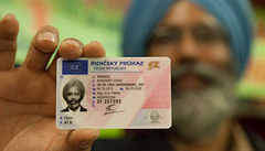 Sandhu Bhagwnat Singh: „Žádná vláda nikde na světě mě nemůže nutit, abych sundal ten turban. Bez ohledu na to, zda je má církev v dané zemi registrovaná, či nikoliv.“ Sandhu Bhagwnat Singh: „Žádná vláda nikde na světě mě nemůže nutit, abych sundal ten turban. Bez ohledu na to, zda je má církev v dané zemi registrovaná, či nikoliv.“