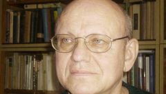 „Společnost je na tom přece jen lépe, než dává najevo v nějakém hodnocení politiků. Naštěstí totiž chápe, že život nesestává jenom z politiky. Naopak, život se dokonce děje úplně jinde,“ říká mimo jiné Miloš Rejchrt. „Společnost je na tom přece jen lépe, než dává najevo v nějakém hodnocení politiků. Naštěstí totiž chápe, že život nesestává jenom z politiky. Naopak, život se dokonce děje úplně jinde,“ říká mimo jiné Miloš Rejchrt.