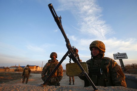 Ukrajintí vojáci na strái.
