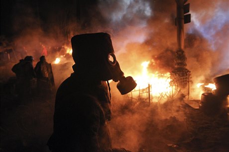 Bojovník na kyjevské barikád 25. ledna 2014.