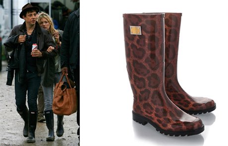 Obyejné holiny proslavila v roce 2008 Kate Mossová. Dolce & Gabbana v následné módní vln odli gumáky do leopardího vzoru.