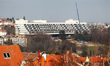Pohled na demoliní práce Hotelu Praha.