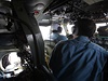 Pátrací mise po záhadn zmizelém malajsijském letadle.