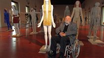 Olbram Zoubek s oblíbenou sochou Ifigenie v Jízdárně Pražského hradu. Olbram Zoubek s oblíbenou sochou Ifigenie v Jízdárně Pražského hradu.