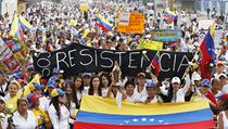 Demonstrace proti současné vládě prezidenta Madura se konala i 26. února ve městě San Cristóbal (660 kilometrů jihovýchodně od hlavního města Caracas), odkud se pouliční protesty, původně studentské, rozšířily do celé Venezuely. Demonstrace proti současné vládě prezidenta Madura se konala i 26. února ve městě San Cristóbal (660 kilometrů jihovýchodně od hlavního města Caracas), odkud se pouliční protesty, původně studentské, rozšířily do celé Venezuely.