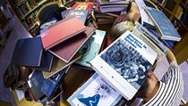 Ztraceni v textech. Jestli si čtete odbornou literaturu v ústavu anebo doma, je celkem jedno. Ztraceni v textech. Jestli si čtete odbornou literaturu v ústavu anebo doma, je celkem jedno.