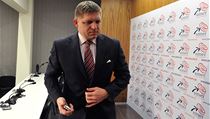 Kandidát na slovenského prezidenta, premiér Robert Fico odchází v noci na 16. března z tiskové konference v centrále strany Směr-SD v Bratislavě po prvním kole prezidentských voleb. | na serveru Lidovky.cz | aktuální zprávy