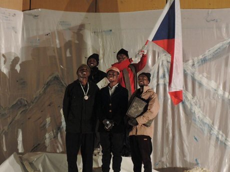 Dobytí severního pólu nastudoval divadelní soubor Jos Repertory Theatre 