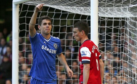 Oscar slaví vstelenou branku do sít Arsenalu.
