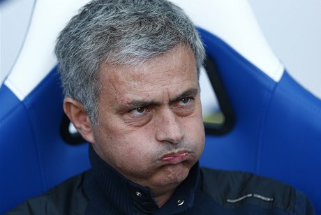 José Mourinho tko zkousává prohru Chelsea