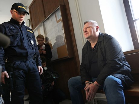 Lobbista Ivo Rittig, kterého policie znovu zatkla v pátek 21. bezna, eká na soud.