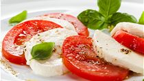 Italské caprese. Ilustrační foto. | na serveru Lidovky.cz | aktuální zprávy