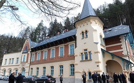 Společnost Karlovarské minerální vody 25. března otevřela pro veřejnost opravený dům Stallburg v Kyselce | na serveru Lidovky.cz | aktuální zprávy