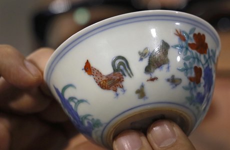 Porcelánová miska se vydraila za 36 milión dolar, tedy 720 milión korun. Jedná se tak o nejdraí kousek porcelánu na svt.