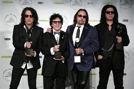Kultovní glamrocková kapela Kiss vstupuje do rockenrolové sín slávy
