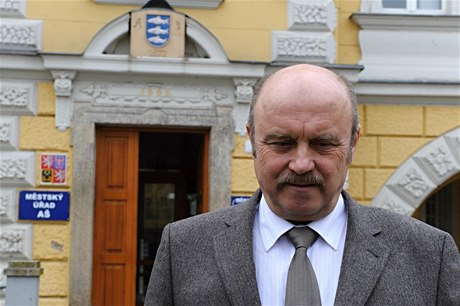 Josef Novotný - poslanec a hejtman Karlovarského kraje. 
